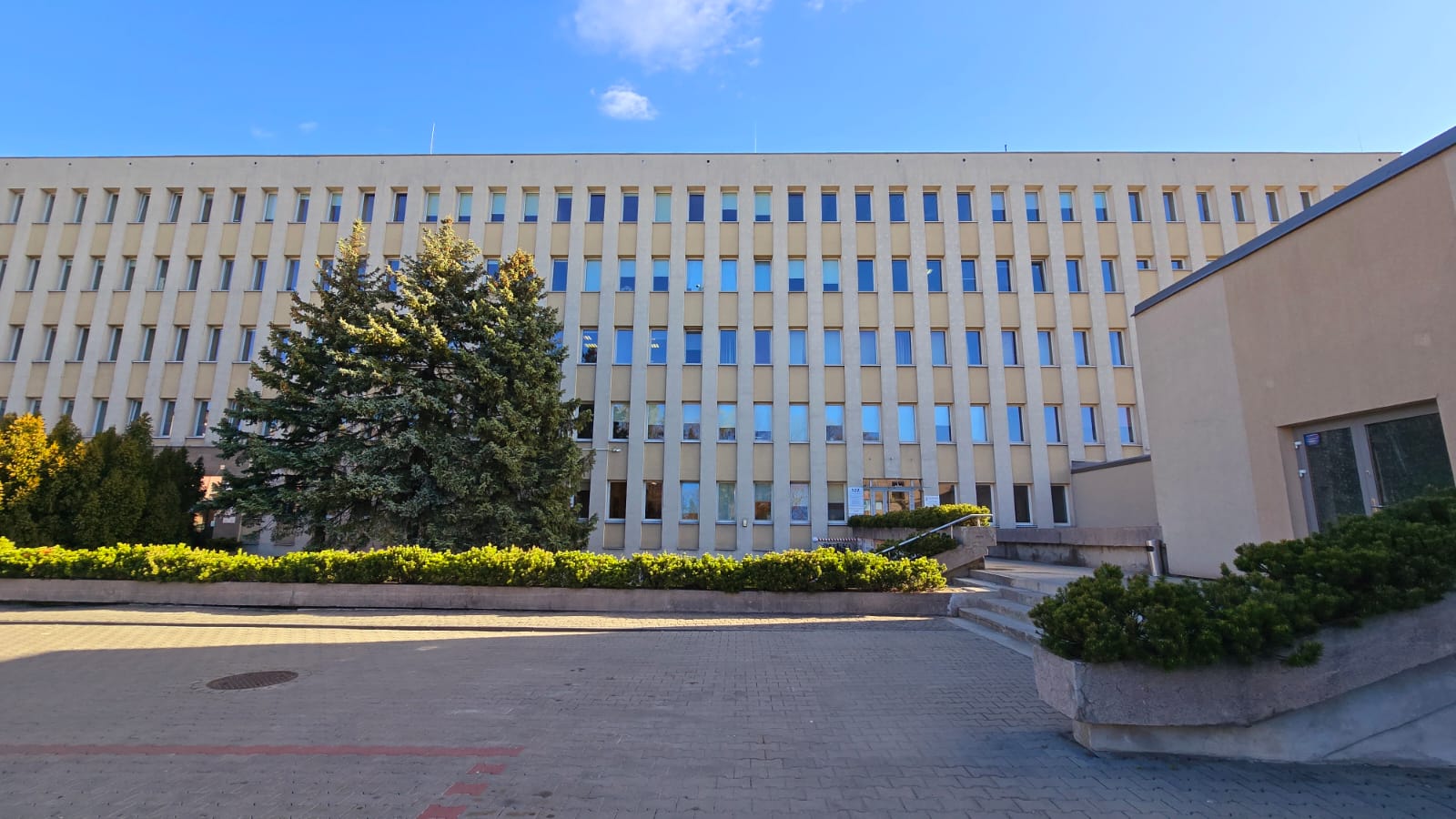 Widok na budynek w którym mieści się NZOZ Neuromed